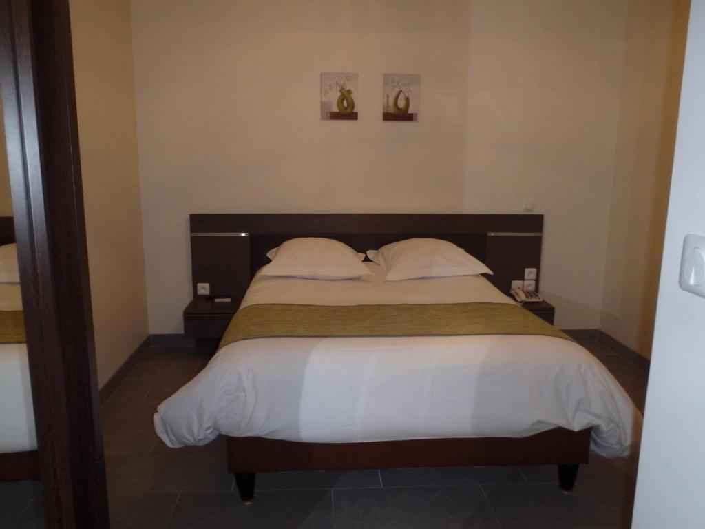Contact Hotel Les Ailes Challes-les-Eaux Room photo